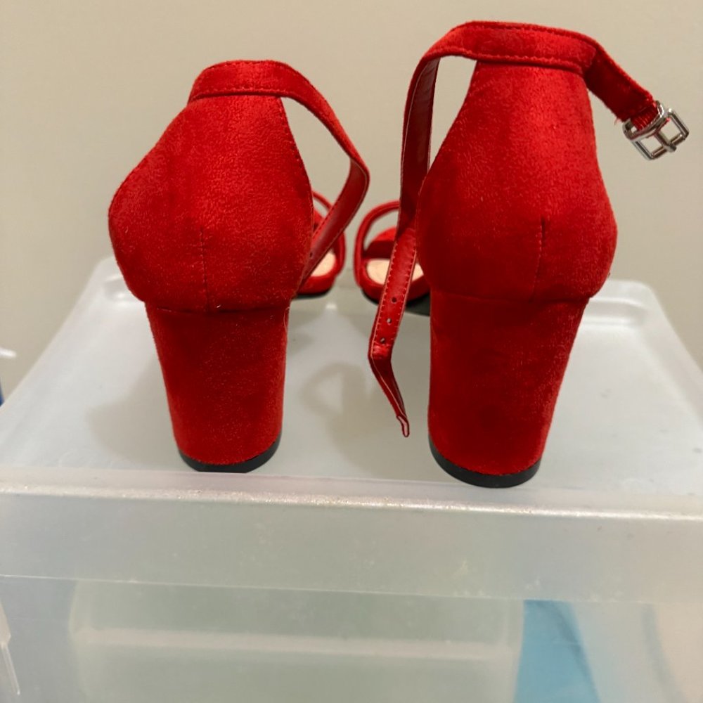 Red Heels - Picture 4 of 5